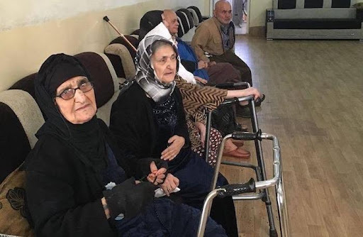 به&zwnj;ساڵاچووان چاویان له&zwnj; نه&zwnj;وه&zwnj;كانیانه&zwnj; ده&zwnj;ستی هاوكاریان بۆ درێژ بكه&zwnj;ن و رێزی كۆشش و ماندووبوونیان له&zwnj; ژیان بگرن